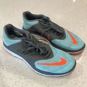 women’s nike running shoes